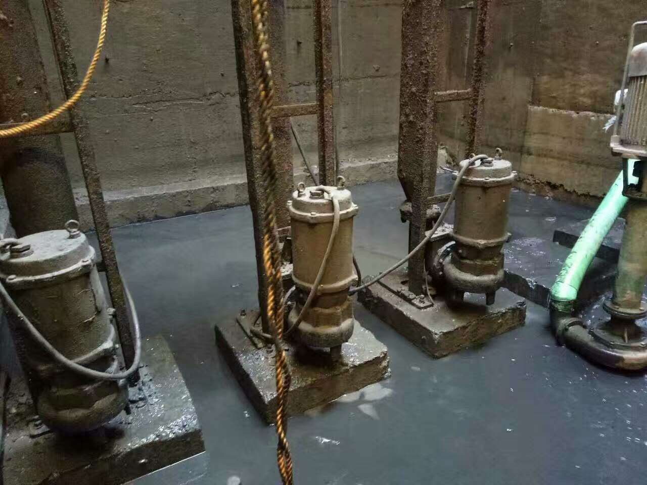 椒江污水池清理